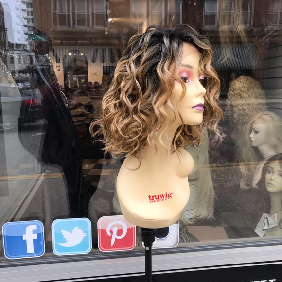 Ash blonde curly bob 4X4 Freepart ombré wig 2020 - Picture 7 of 8